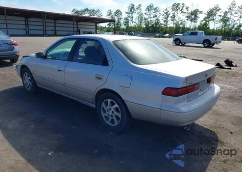 1999 Toyota Camry Le V6 z USA, uszkodzony, nr VIN 4T1BF28K9XU076498